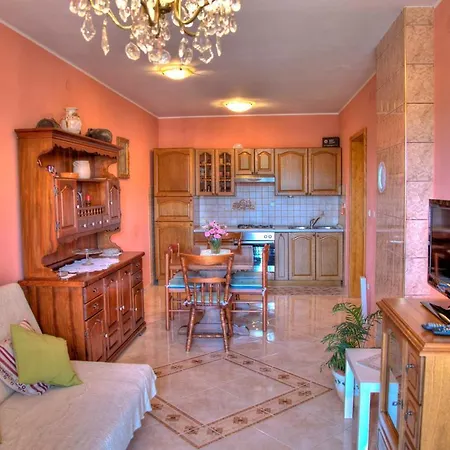 Apartman Comfortable In Near The Sea