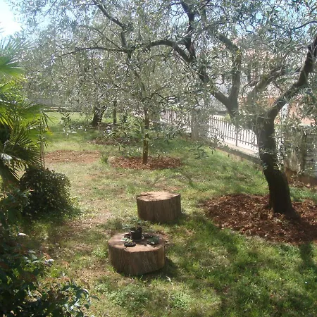Apartman Comfortable In Near The Sea Peroj
