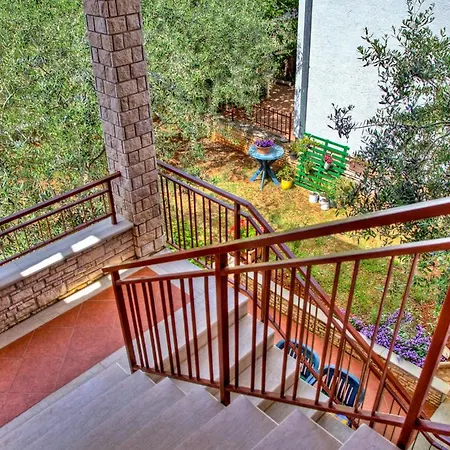 Apartman Comfortable In Near The Sea Peroj