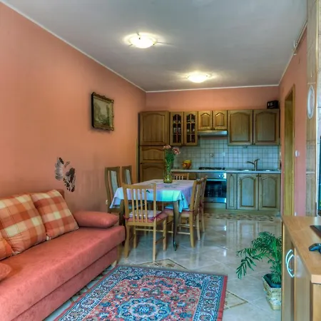 Apartman Comfortable In Near The Sea Peroj